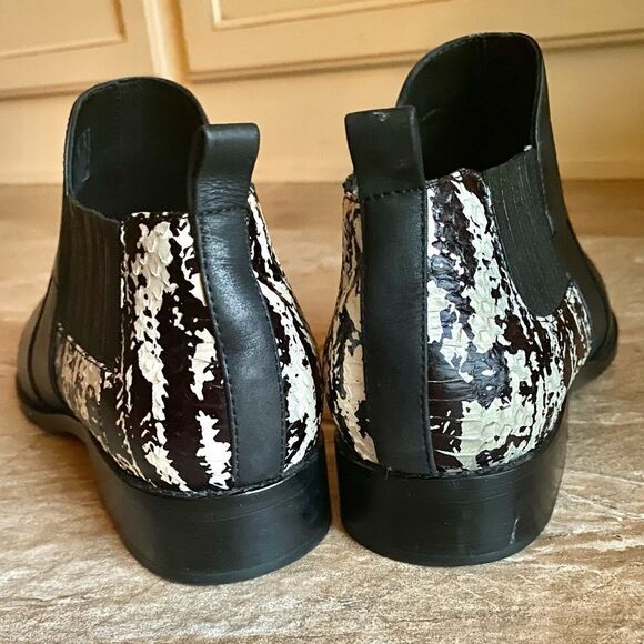 Pour La Victoire Two-Tone Ankle Booties - Picture 5 of 13